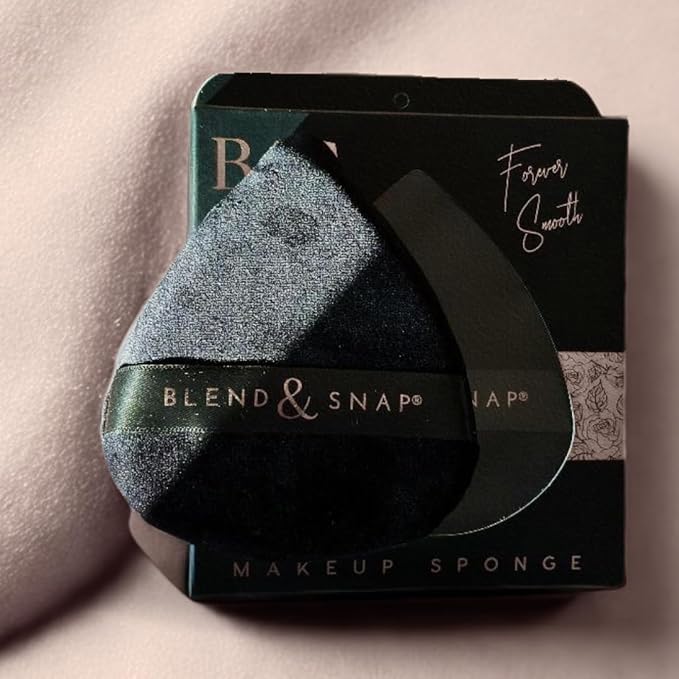 BLEND & SNAP Large Velour Triangle Makeup Puff for Smooth & Flawless Coverage – Blotting Sponge for Foundation & Concealer / Powder Press Pad – Precision Tip for Easy Application – Makeup Artist