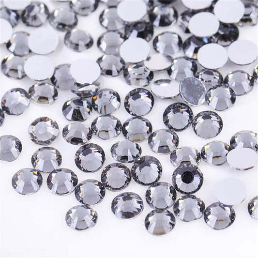 500 Pieces SS30 6mm Flatback Rhinestones Clear Glass Round Gems Crystals for Nail Art DIY Crafts Clothes Shoes Bags （Light Grey）