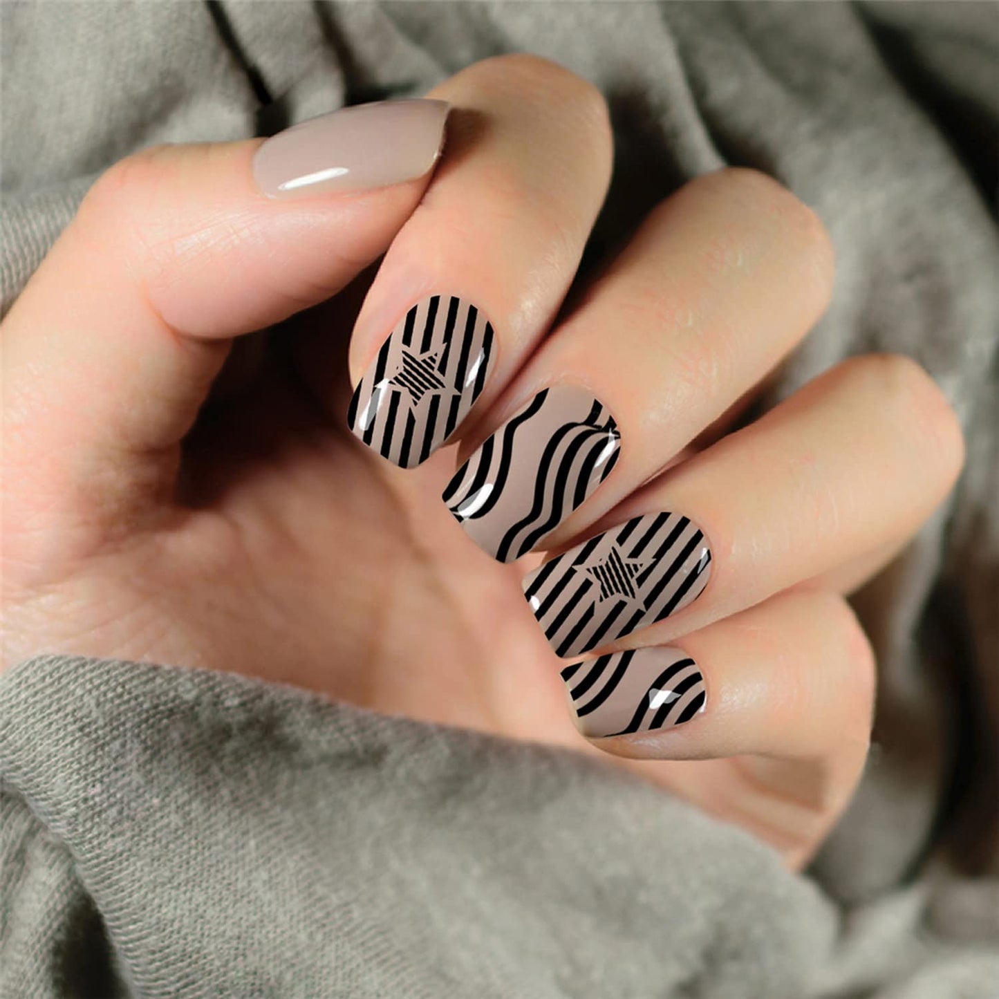 4th of July Nail Art Stamping Plates American Flag Designs Nail Stamp Templates DIY Stainless Steel Star Nail Image Polish Template Manicure Accessories for Women and Girls