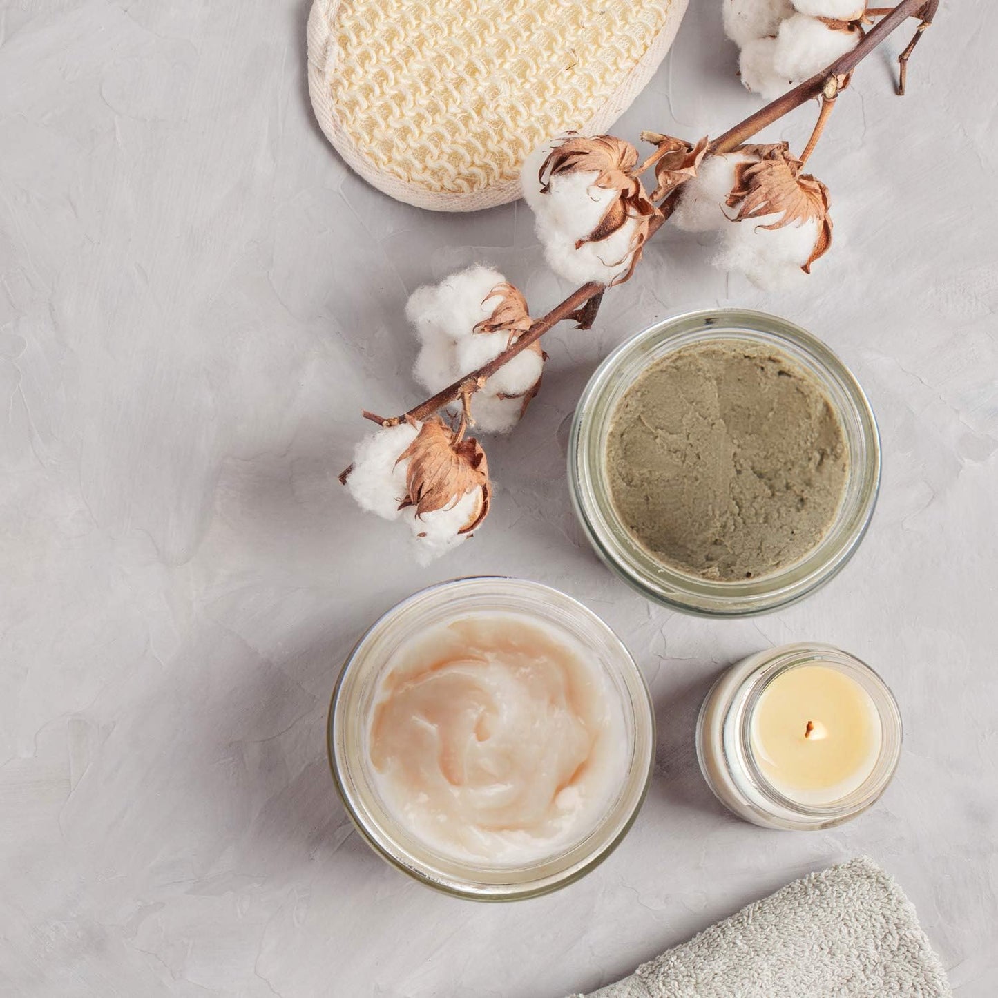 2oz Glass Jars 24 Pack, Hoa Kinh Mini Round Clear Glass Jars with Inner Liners and Black Lids, Perfect for Storing Lotions, Powders and Ointments