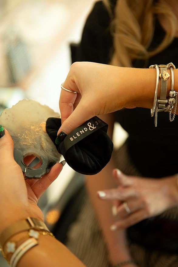 BLEND & SNAP Large Velour Triangle Makeup Puff for Smooth & Flawless Coverage – Blotting Sponge for Foundation & Concealer / Powder Press Pad – Precision Tip for Easy Application – Makeup Artist