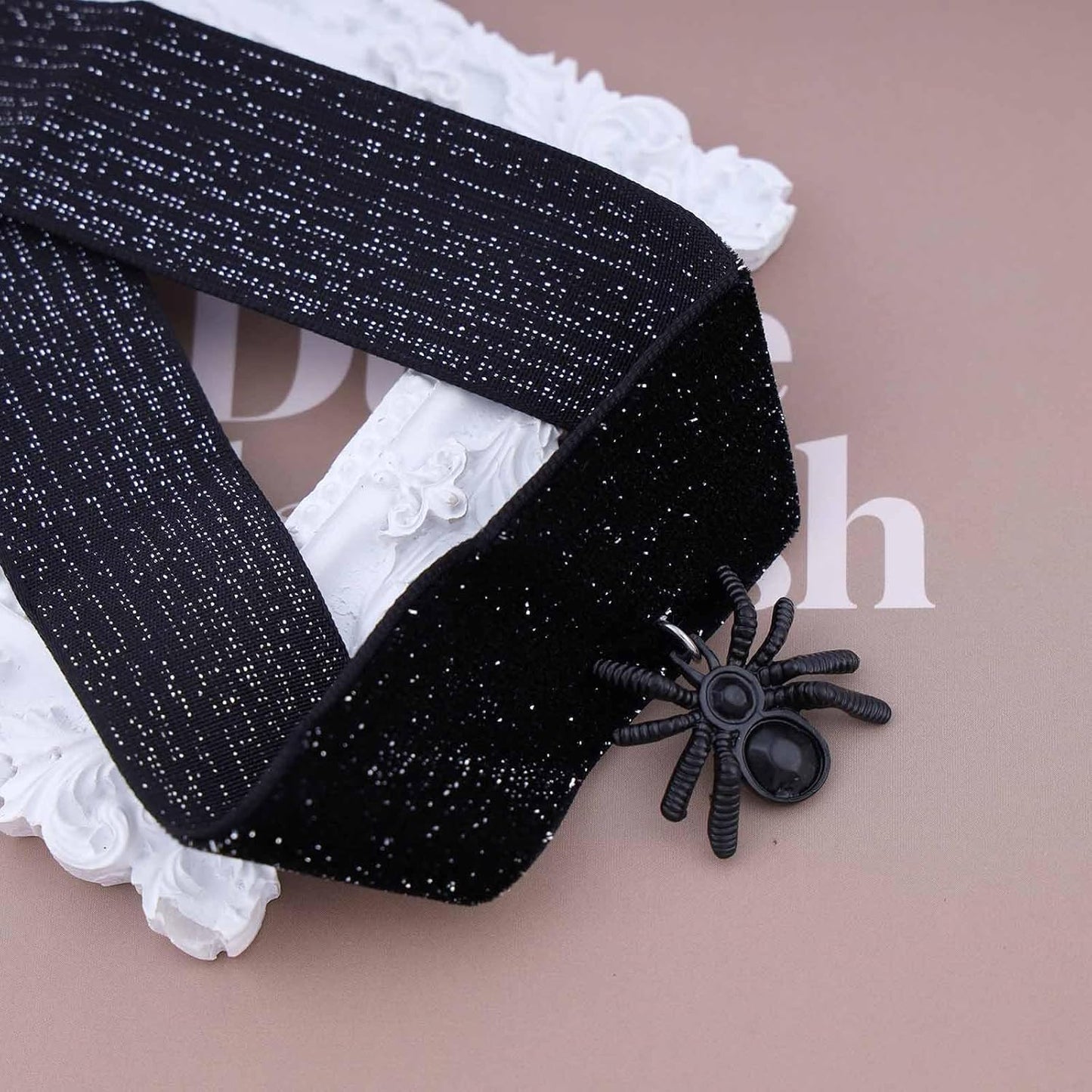 Black Velvet Choker Necklace Goth Balck Spider Dark Neckalce Punk Spider Velvet Suede Neckalce Dark Spider Pendant Necklace Jewelry for Women and Girls Gifts