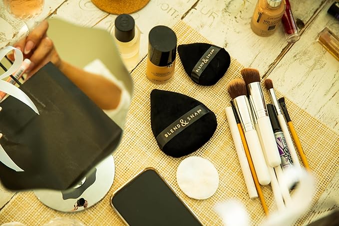 BLEND & SNAP Large Velour Triangle Makeup Puff for Smooth & Flawless Coverage – Blotting Sponge for Foundation & Concealer / Powder Press Pad – Precision Tip for Easy Application – Makeup Artist